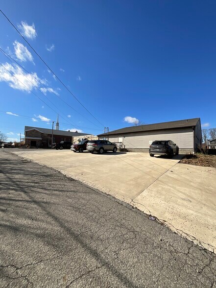 More Photos Of 1000-1010 Broadview Blvd, Brackenridge Freestanding For Lease