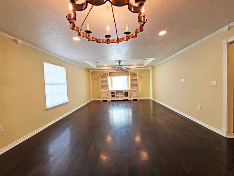 More Photos Of 6623 Gulf Fwy, Houston Office Residential For Sale