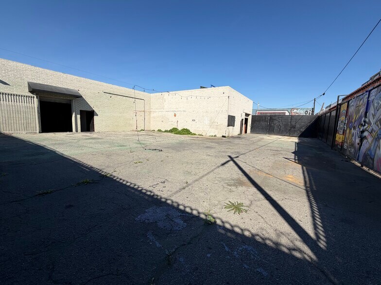 More Photos Of 1714 Wall St, Los Angeles Manufacturing For Lease