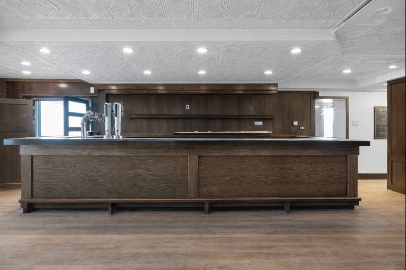 More Photos Of 2070 St Saint-Denis, Montréal General Retail For Lease