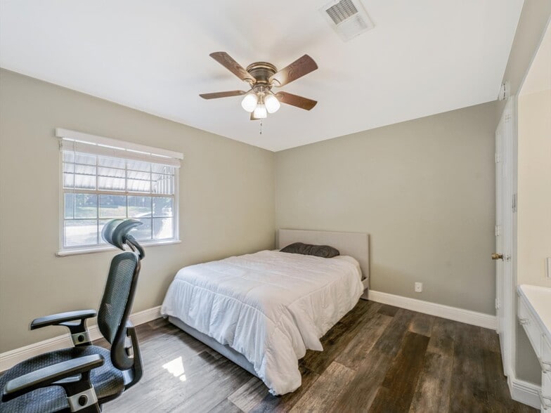 More Photos Of 2326 Hartford Rd, Austin Apartments For Sale