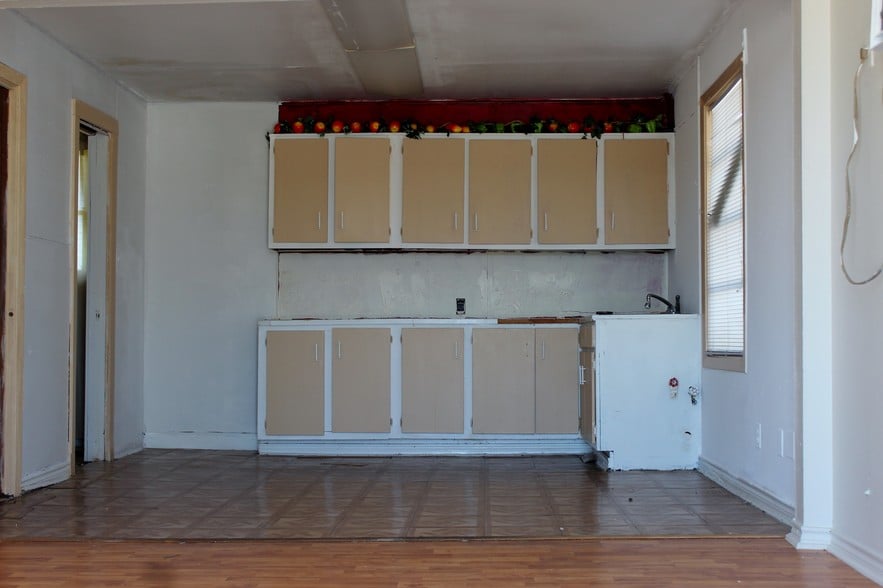 More Photos Of 932 S Broadway St, La Porte Storefront Retail Office For Sale