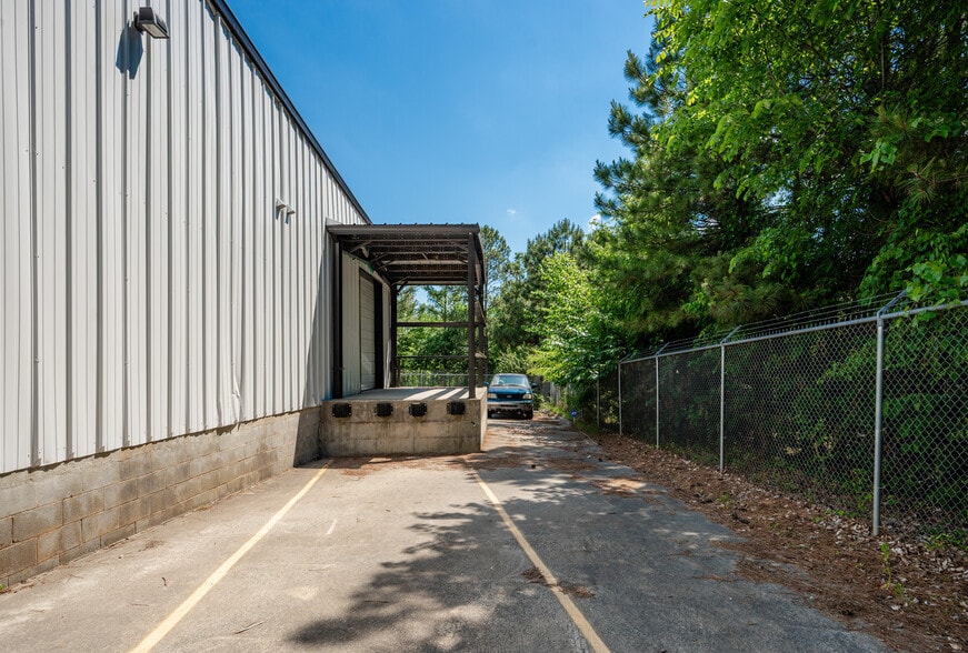 More Photos Of 2907 W Pettigrew St, Durham Warehouse For Lease