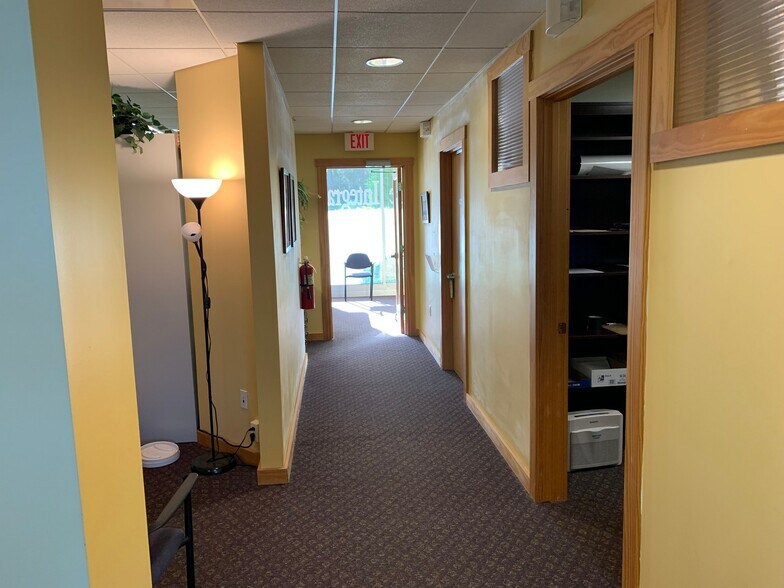 More Photos Of 830 Hendersonville Rd, Asheville General Retail For Lease
