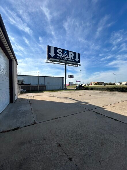 More Photos Of 331 Highway 146 S, La Porte Warehouse For Lease