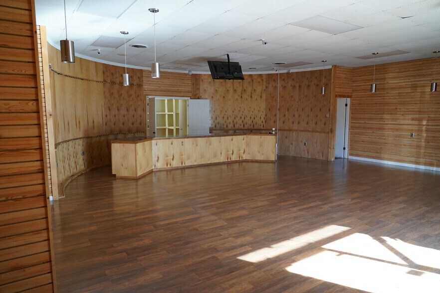 More Photos Of 118 W Roosevelt Dr, Anderson Office For Lease