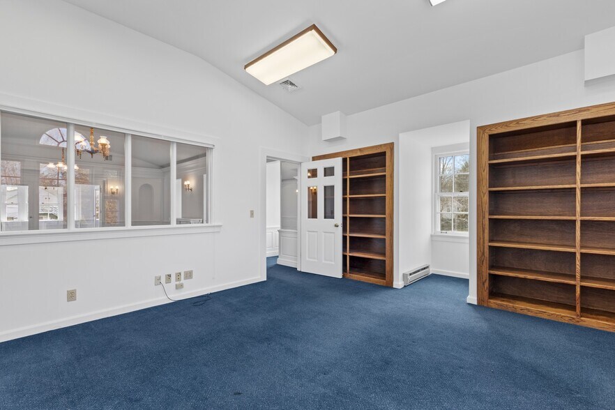 More Photos Of 31 N Main St, Essex Medical For Lease