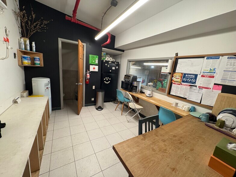 More Photos Of 18 Bay St, Brooklyn Light Manufacturing For Lease
