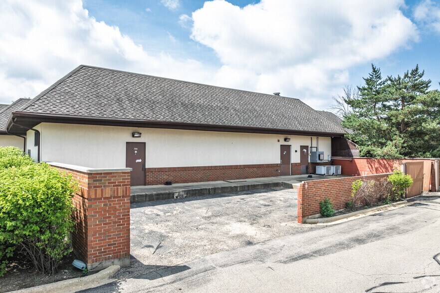 More Photos Of 700-790 W Euclid Ave, Palatine Unknown For Lease