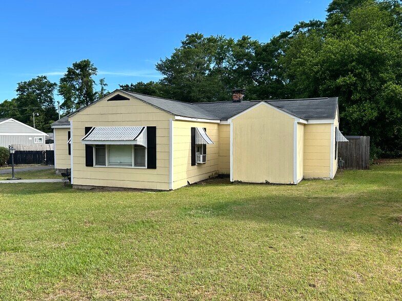 More Photos Of 3416 Seneca Ave, Aiken Flex For Sale