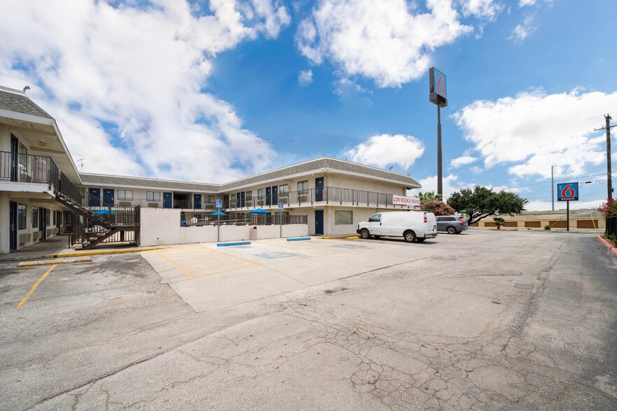 More Photos Of 5522 N Pan Am Expy, San Antonio Hotel For Sale