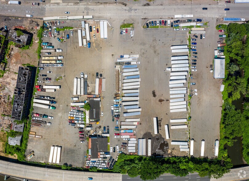 More Photos Of 2120 McCarter Hwy, Newark Land For Lease