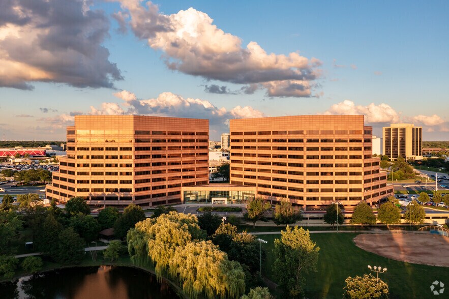More Photos Of 1 Mid America Plz, Oakbrook Terrace Office For Lease