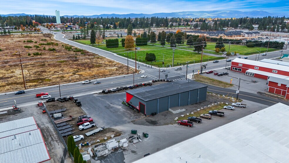 More Photos Of 7168 N Government Way, Dalton Gardens Warehouse For Sale