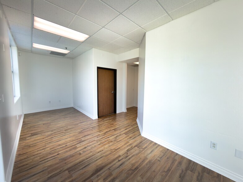 More Photos Of 10557 Juniper Ave, Fontana Warehouse For Lease