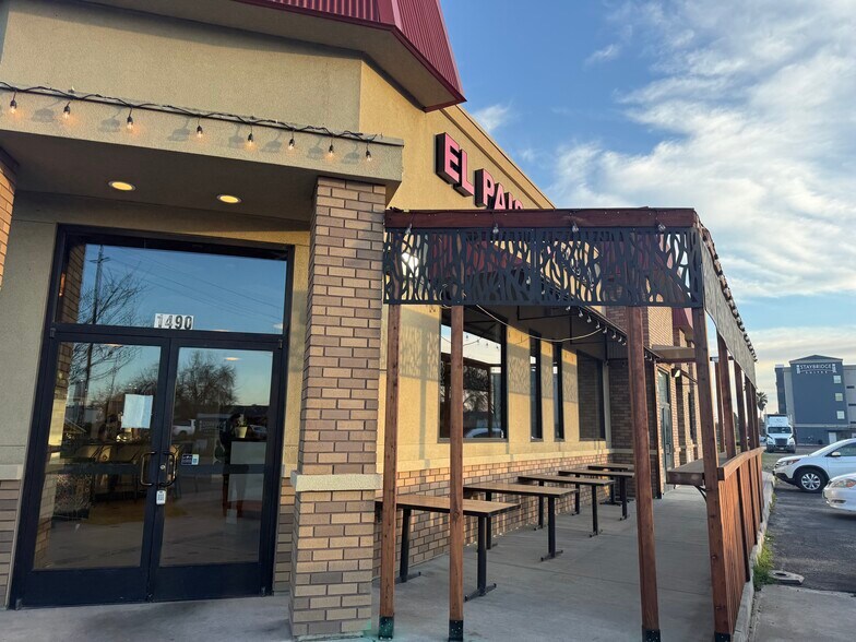 More Photos Of 1490 E Main St, Woodland Freestanding For Lease