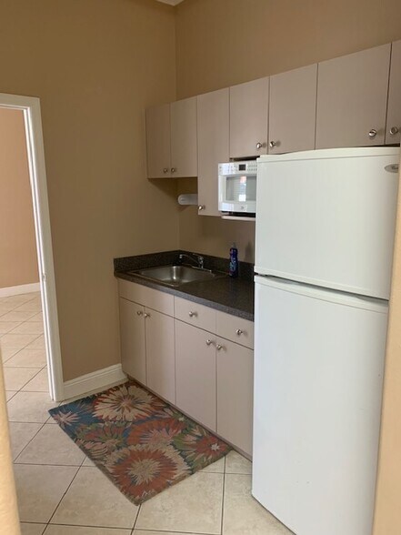 More Photos Of 262-264 Crystal Grove Blvd, Lutz Medical For Lease