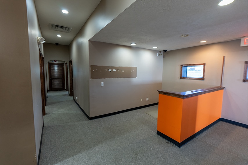 More Photos Of 1706 S Galvin Rd, Bellevue Showroom For Sale