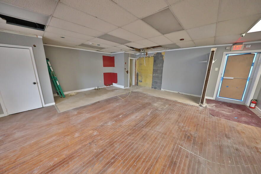 More Photos Of 301-303 S Salem St, Dover Freestanding For Lease