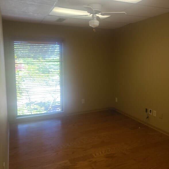 More Photos Of 4735-4739 Spottswood Ave, Memphis Medical For Sale
