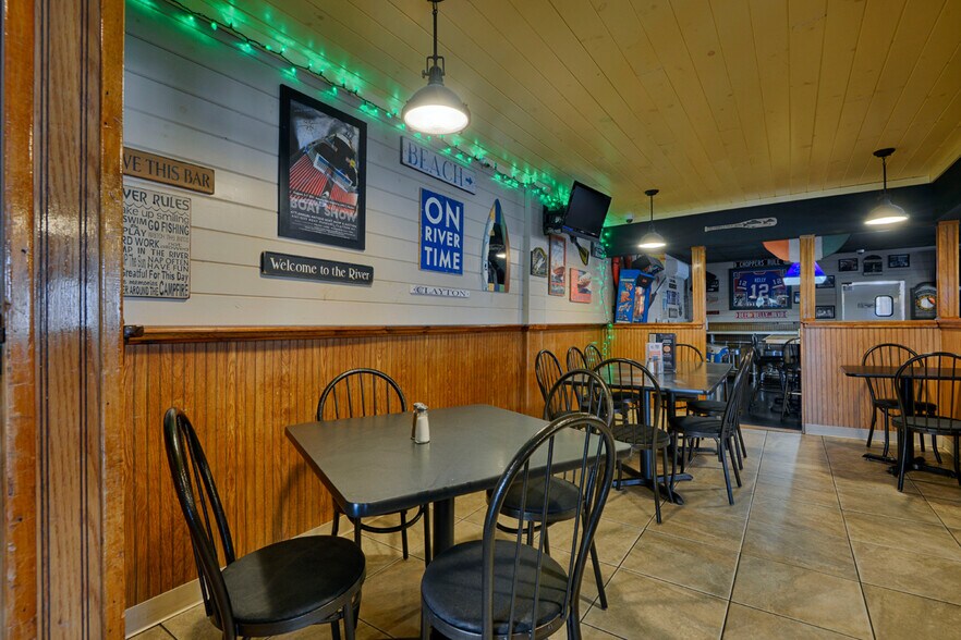 More Photos Of 226 Webb St, Clayton Bar For Sale