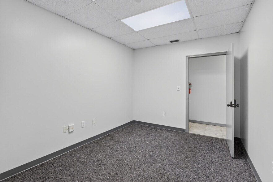 More Photos Of 2027 Sherman St, Hollywood Flex For Lease