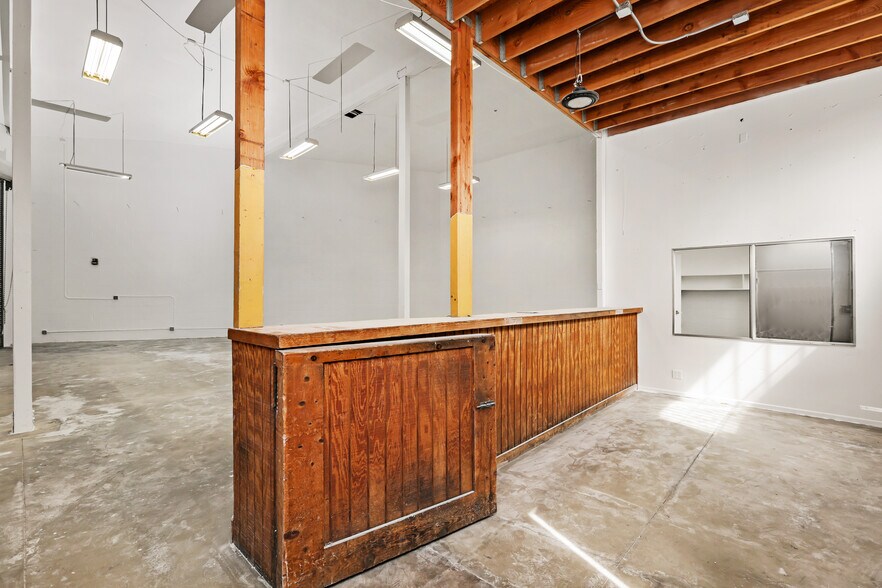 More Photos Of 4931 Venice Blvd, Los Angeles Storefront For Lease