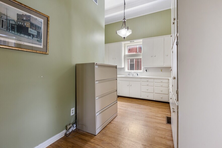 More Photos Of 1542 Frederica St, Owensboro Office Residential For Sale