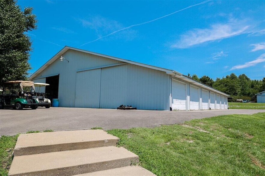 More Photos Of 6198 Randolph Summer Shade Rd, Summer Shade Sports And Entertainment For Sale