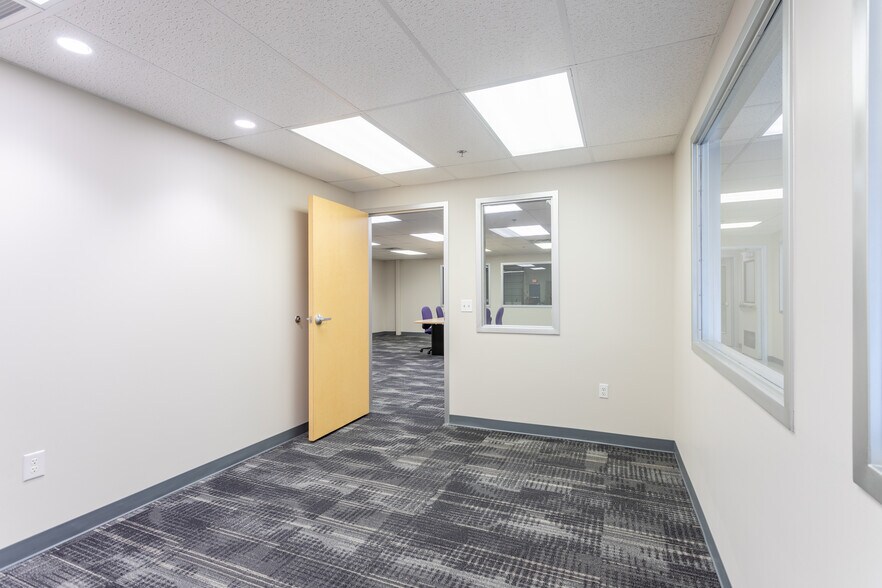 More Photos Of 10731 Gulfdale St, San Antonio Distribution For Sale