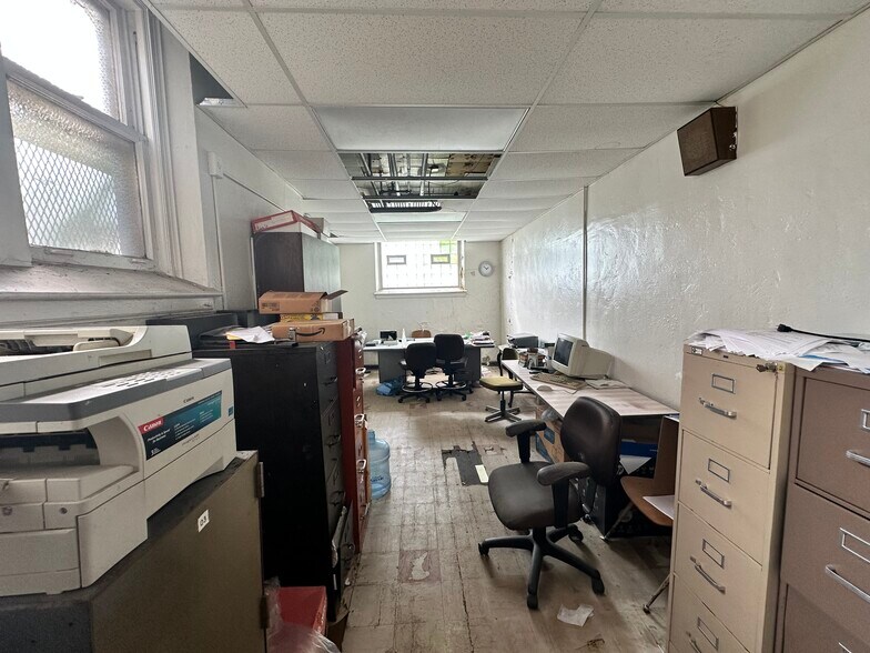 More Photos Of 7800 S Loomis Blvd, Chicago Religious Facility For Sale