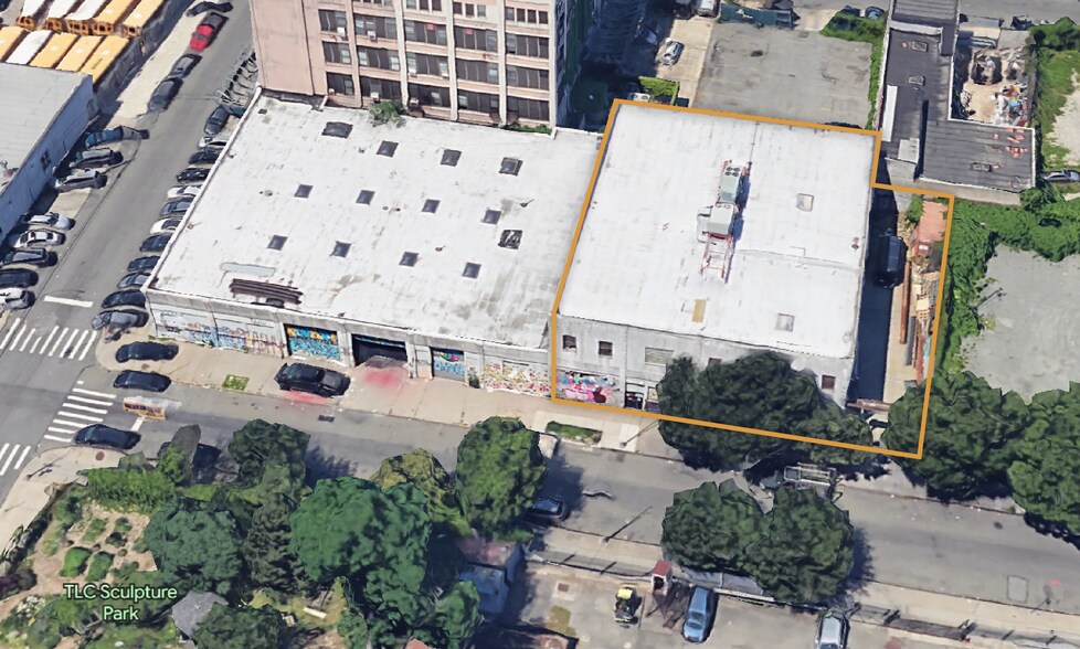 More Photos Of 100 Hinsdale St, Brooklyn Warehouse For Lease