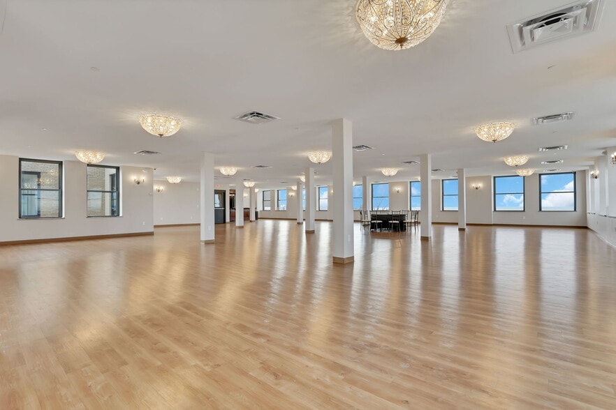 More Photos Of 301 Broadway, Lorain Hotel For Sale
