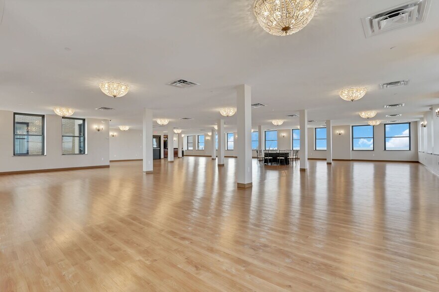 More Photos Of 301 Broadway, Lorain Hotel For Lease