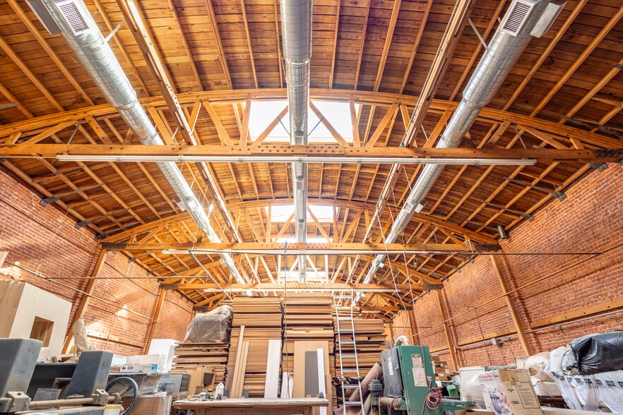 More Photos Of 4621 W Washington Blvd, Los Angeles Warehouse For Lease