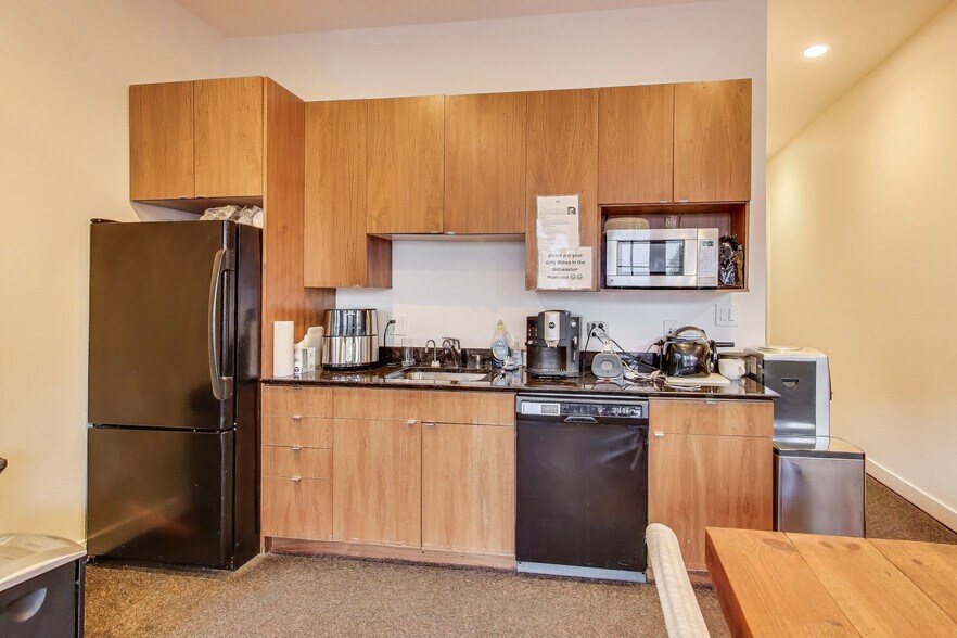 More Photos Of 1950 N Sedgwick St, Chicago Storefront Retail Residential For Sale