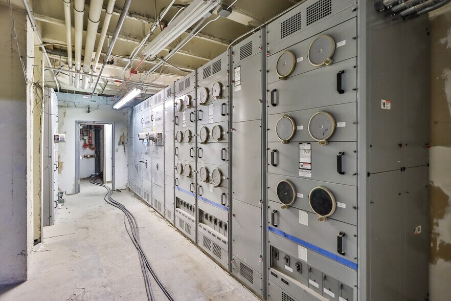 More Photos Of 737 S Broadway, Los Angeles Loft Creative Space For Sale