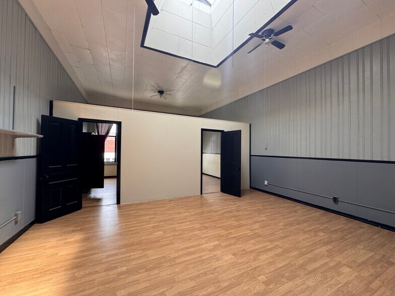 More Photos Of 118 S Lafayette St, Macomb Storefront Retail Residential For Sale