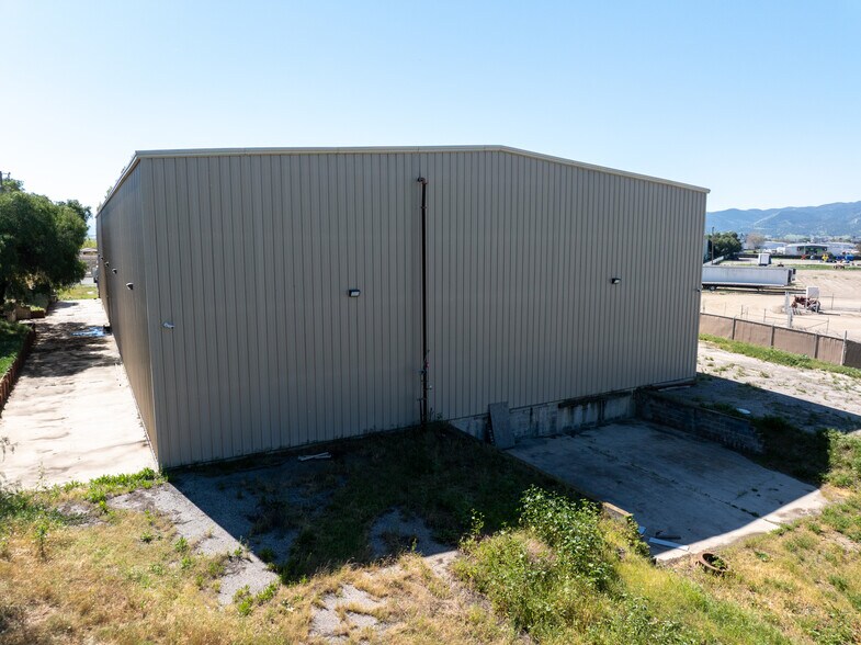 More Photos Of 151-161 Airport Rd, King City Warehouse For Lease