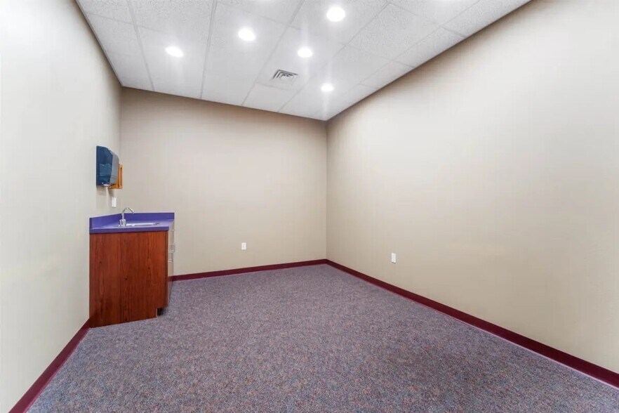 More Photos Of 180 Knights Way, Fond Du Lac Medical For Sale