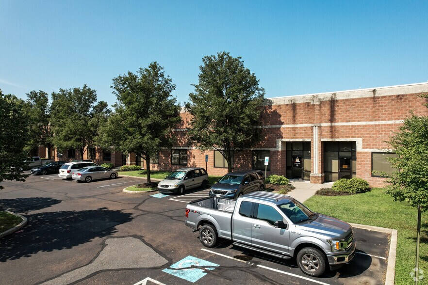 More Photos Of 1515 Grundy's Ln, Bristol Office For Lease