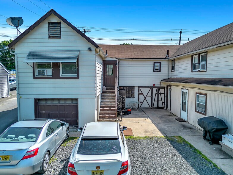 More Photos Of 129 Amboy Ave, Woodbridge Apartments For Sale