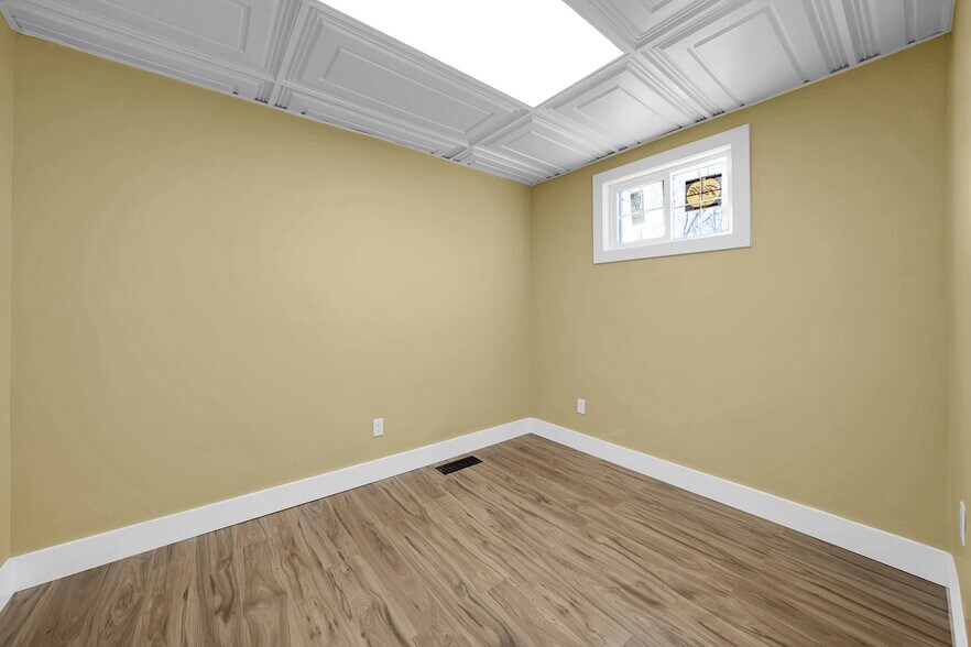 More Photos Of 1095 W Huron St, Waterford Medical For Lease