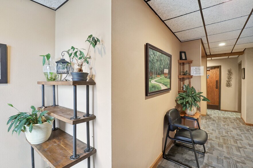 More Photos Of 101 Jones St, Barneveld General Retail For Sale