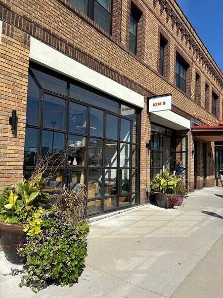 More Photos Of 1432 W 31st St, Minneapolis Storefront Retail Residential For Lease
