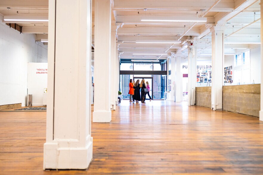 More Photos Of 601 Elm St, Dallas Office For Sale