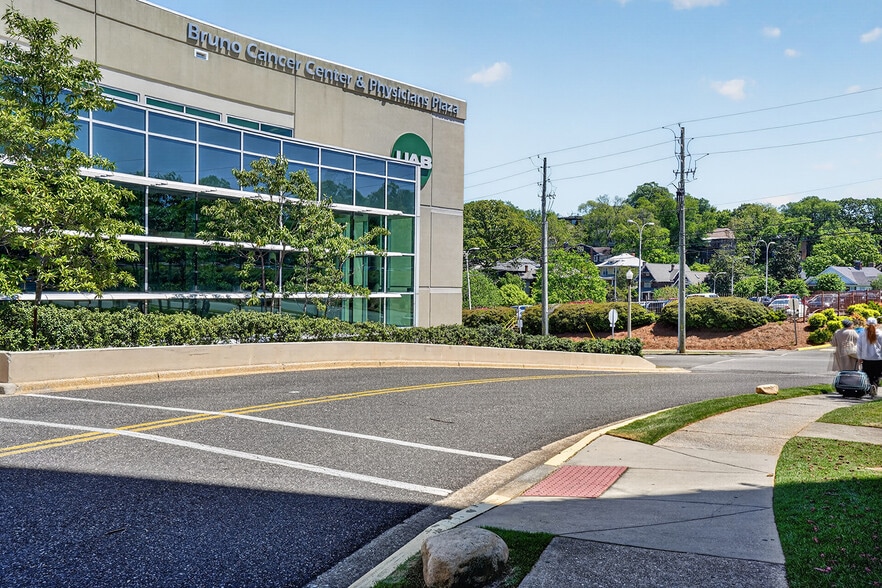 More Photos Of 2728 10th Ave S, Birmingham Medical For Lease