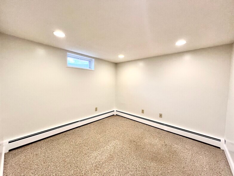 More Photos Of 14 Concord St, Glastonbury Office Residential For Lease