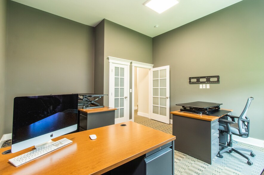 More Photos Of 698 Main St, Branford Office For Sale