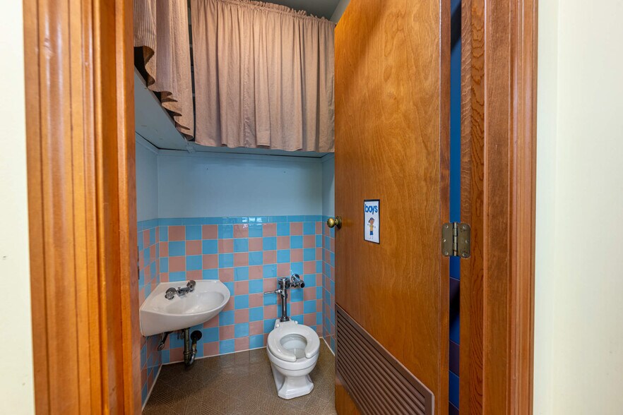 More Photos Of 71 Marco Ln, Washington Township Medical For Sale